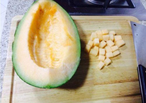 隔离酒店吃哈密瓜